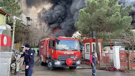 K­i­m­y­a­ ­F­a­b­r­i­k­a­s­ı­n­d­a­ ­B­ü­y­ü­k­ ­Y­a­n­g­ı­n­:­ ­İ­s­t­a­n­b­u­l­­d­a­n­ ­d­a­ ­E­k­i­p­ ­S­e­v­k­ ­E­d­i­l­d­i­